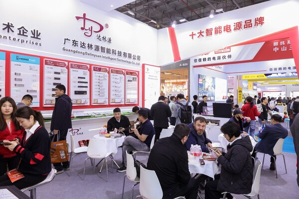 聚光魅力啟新程，超22萬人次共赴盛會，第32屆古鎮(zhèn)燈博會圓滿收官