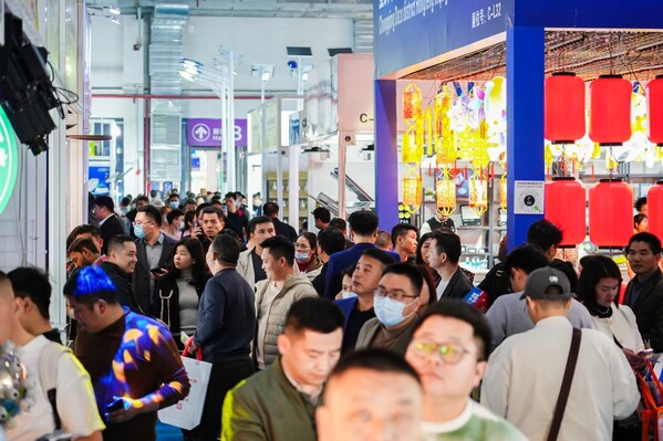 聚光魅力啟新程，超22萬人次共赴盛會，第32屆古鎮(zhèn)燈博會圓滿收官