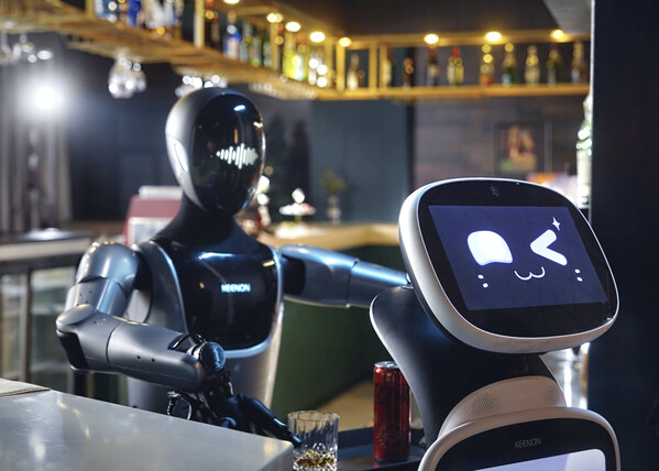 擎朗智能發(fā)布首款人形具身服務機器人XMAN-R1，以崗位力推動具身智能機器人商業(yè)化落地