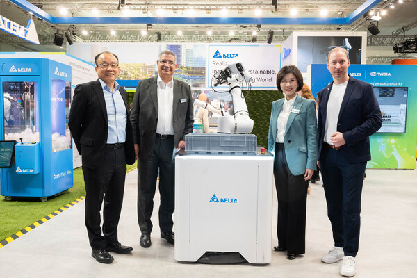 臺(tái)達(dá)首席品牌官郭珊珊(右二)、臺(tái)達(dá)EMEA區(qū)總裁暨總經(jīng)理Dalip Sharma(左二)、臺(tái)達(dá)EMEA區(qū)副總裁Tim Lee(左一)及臺(tái)達(dá)機(jī)電事業(yè)群EMEA區(qū)資深業(yè)務(wù)處長(zhǎng)Michael Mayer-Rosa(右一)于漢諾威展上向媒體和客戶(hù)介紹臺(tái)達(dá)D-Bot系列協(xié)作機(jī)器人及首度推出的Cognibot Kit，展示相關(guān)AI應(yīng)用。