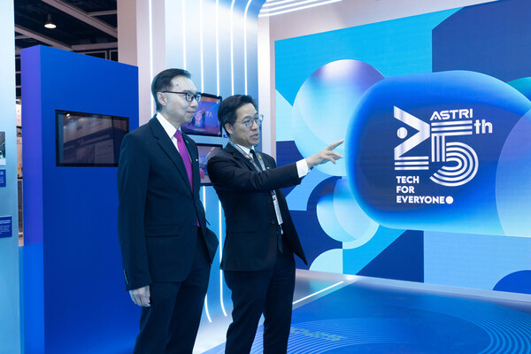 應科院于展位上特設(shè)“時光隧道”，回顧25年來應科院的創(chuàng)新科技成就。