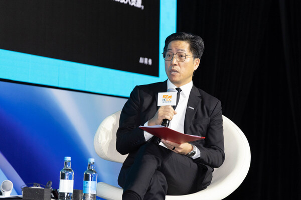 應科院署理行政總裁及首席營運官莊偉泉工程師于“香港特別行政區(qū)政府引進重點企業(yè)辦公室呈獻：科技驅(qū)動產(chǎn)業(yè)及經(jīng)濟大會”上介紹應科院的研發(fā)項目，藉此說明創(chuàng)新意念如何轉(zhuǎn)化成為可推出市場應用的商業(yè)解決方案。