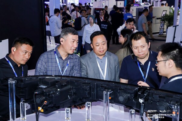 汽車(chē)電子&低空飛行核心零部件拆解區(qū)亮相NEPCON China 2025