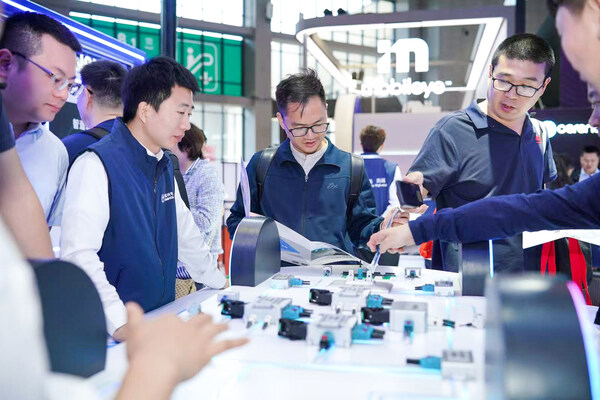 中航光電亮相2025上海車展，以全域創(chuàng)新驅(qū)動新能源汽車產(chǎn)業(yè)升級