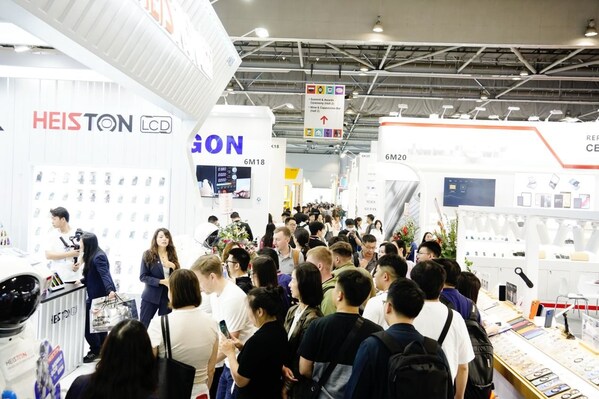 環(huán)球資源展會(huì)現(xiàn)場(chǎng)人頭攢動(dòng)