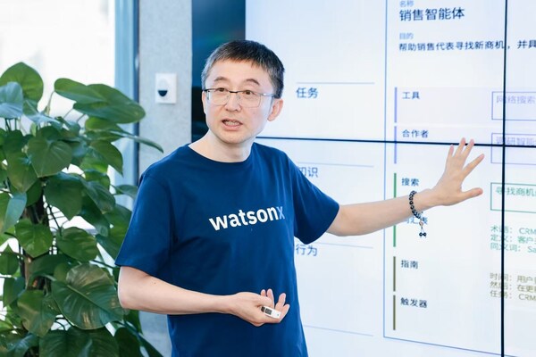 IBM大中華區(qū)科技事業(yè)部數(shù)據(jù)與AI資深技術(shù)專家 吳敏達(dá)