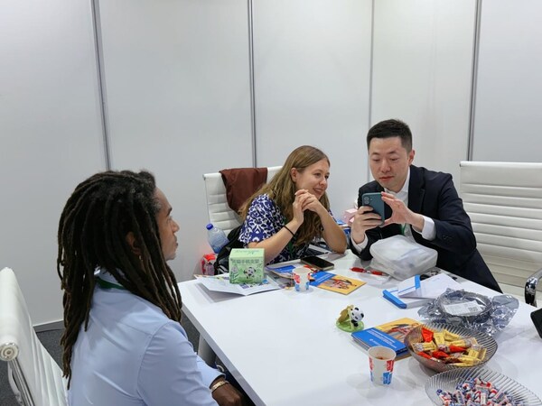 華大電子重磅亮相Seamless 2025，用芯助力數(shù)字安全新時(shí)代