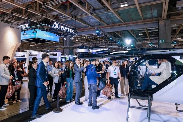 觀眾體驗小鵬匯天