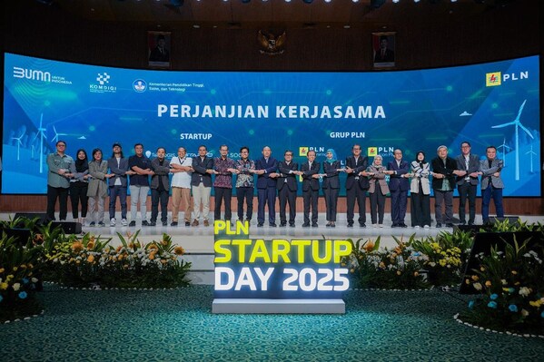 PLN Startup Day 2025 – PLN, government representatives, and greentech startups unite in Jakarta to sign strategic collaborations supporting Indonesia’s energy transition.