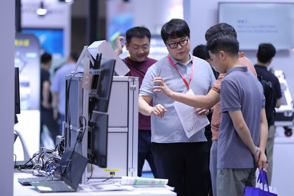 “數(shù)字化預(yù)測(cè)性維護(hù)”展臺(tái)