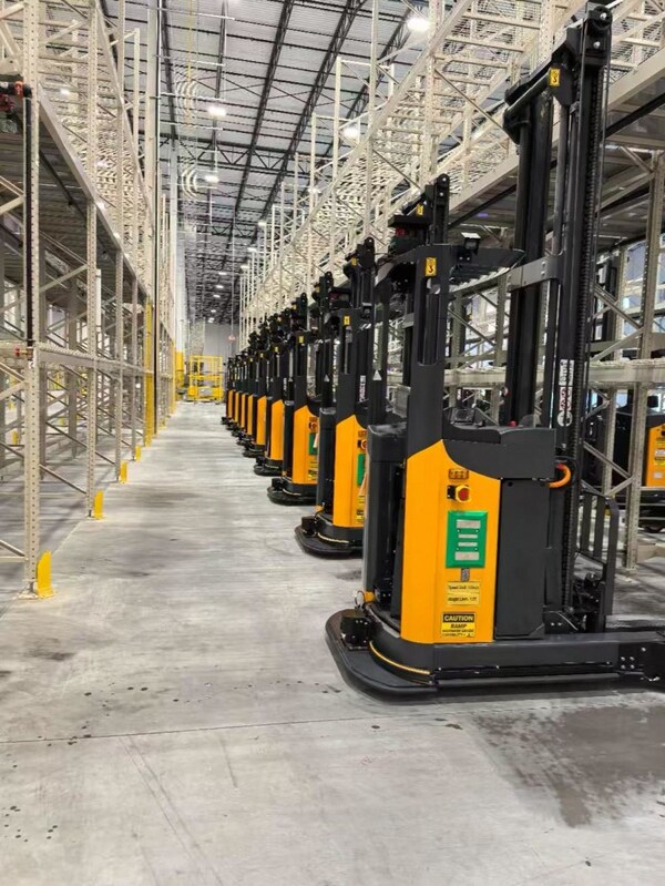 前移式叉車機(jī)器人 前移式叉車機(jī)器人