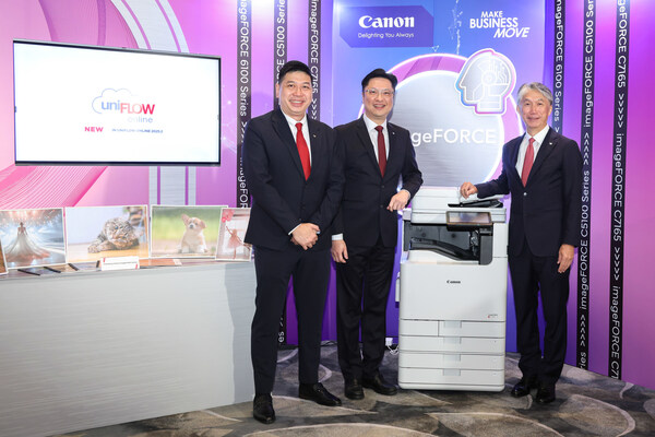 （由右起）佳能新加坡高級(jí)副總裁片桐紀(jì)宏先生、佳能香港董事長(zhǎng)及行政總裁李冠德先生及佳能香港高級(jí)總監(jiān)孔祥隆先生衷心感謝各位行業(yè)領(lǐng)袖的蒞臨，并鼓勵(lì)來(lái)賓藉由佳能香港的革新科技與解決方案，突破市場(chǎng)競(jìng)爭(zhēng)，開拓更多商機(jī)。