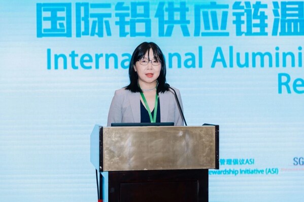 SGS管理與保證事業(yè)群可持續(xù)發(fā)展及供應(yīng)鏈服務(wù)副總監(jiān)李蕾女士在國際鋁供應(yīng)鏈溫室氣體排放核算與減排路徑交流會上進行開幕致辭 SGS管理與保證事業(yè)群可持續(xù)發(fā)展及供應(yīng)鏈服務(wù)副總監(jiān)李蕾女士在國際鋁供應(yīng)鏈溫室氣體排放核算與減排路徑交流會上進行開幕致辭