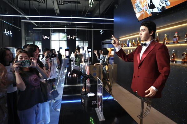 智能餐飲新標(biāo)桿：“機(jī)器人焰究所”引領(lǐng)未來用餐體驗(yàn)變革。