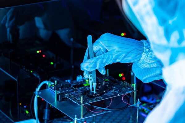 江波龍上?？偛柯涑桑∫愿叨舜鎯?chǔ)