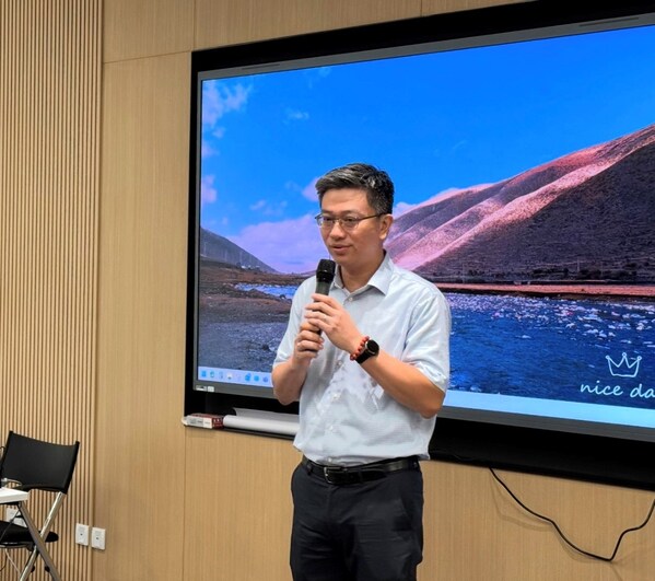 T&Uuml;V萊茵大中華區(qū)交通服務(wù)高級副總裁黃余欣致辭