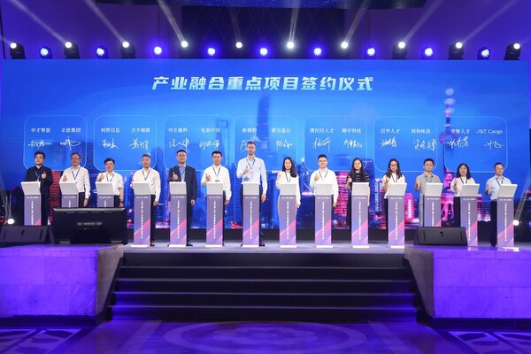 上海外服攜AI智能體求職助手