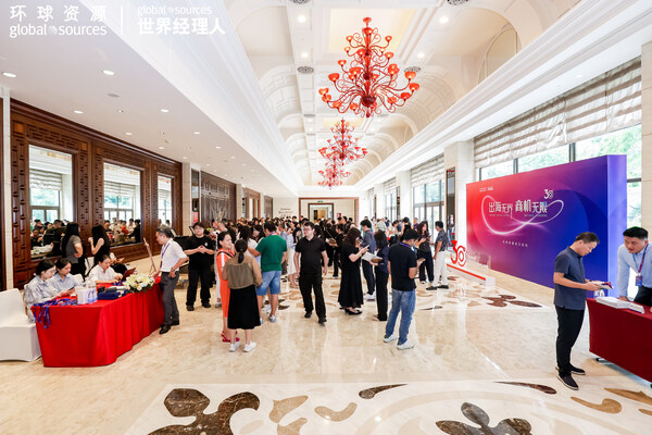 論壇簽處人潮涌動(dòng) 論壇簽處人潮涌動(dòng)