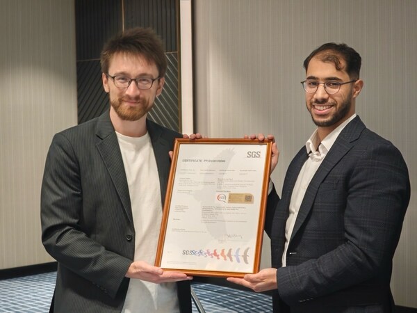 SGS在德國柏林國際電子消費品展覽會（簡稱IFA）上，授予極殼全球首款戶外動力外骨骼產(chǎn)品認(rèn)證證書