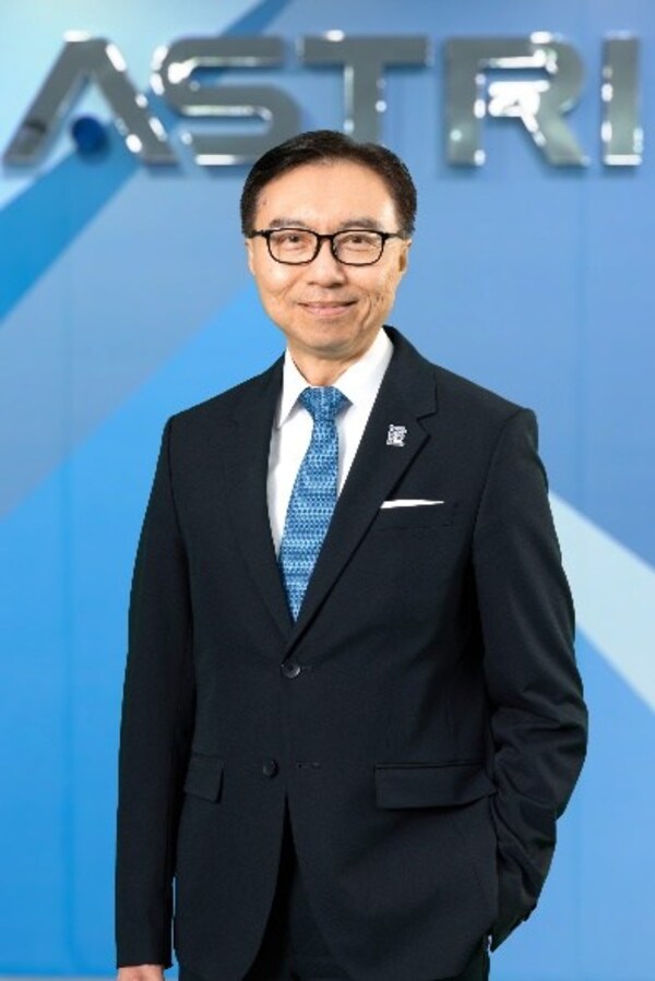 應(yīng)科院董事局主席李惠光工程師表示，新一份《施政報(bào)告》彰顯特區(qū)政府前瞻思維，為本港創(chuàng)科生態(tài)圈注入新動(dòng)力，有利產(chǎn)業(yè)以創(chuàng)新科技提升競(jìng)爭(zhēng)力、創(chuàng)造就業(yè)機(jī)會(huì)和為社會(huì)帶來(lái)實(shí)質(zhì)經(jīng)濟(jì)效益。