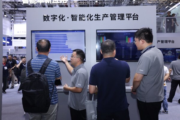 數(shù)智融合驅(qū)動(dòng)新質(zhì)生產(chǎn)力，歐姆龍自動(dòng)化亮相2025工博會(huì)