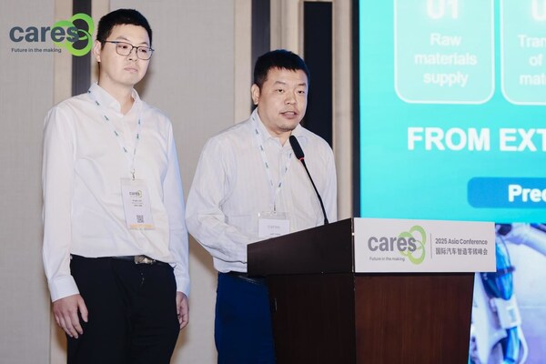 PPG汽車涂料業(yè)務發(fā)展部高級經(jīng)理陳久光 及 上汽通用汽車油漆工藝技術(shù)經(jīng)理許瑆琥