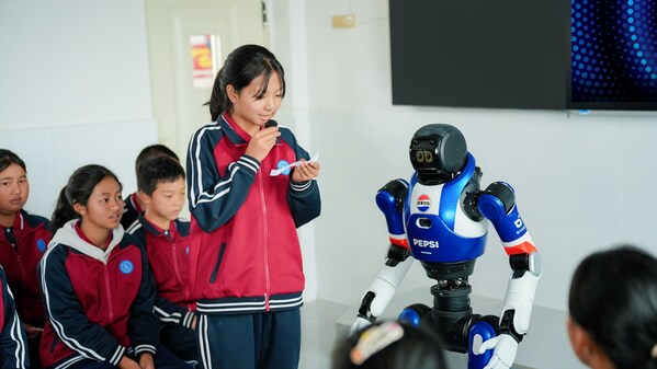 百事可樂(lè)正式揭幕“渴望燎原計(jì)劃”，“百事酷寶”賦能鄉(xiāng)村教育，科技星火點(diǎn)燃未來(lái)渴望