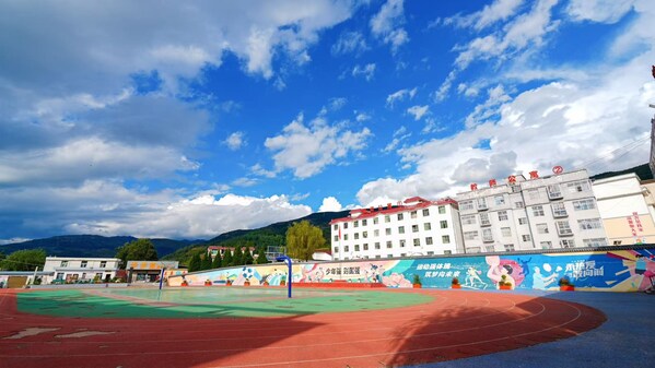 百事可樂(lè)正式揭幕“渴望燎原計(jì)劃”，“百事酷寶”賦能鄉(xiāng)村教育，科技星火點(diǎn)燃未來(lái)渴望