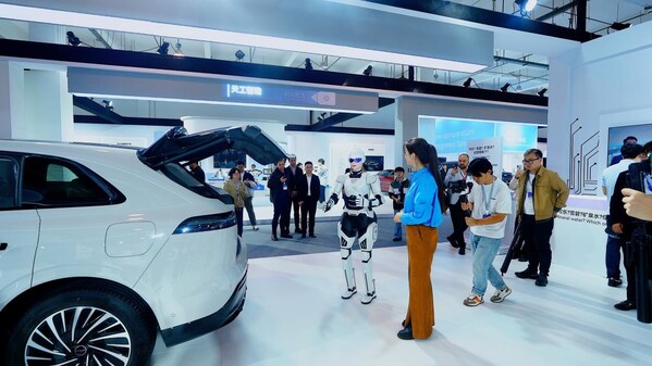 從講PPT到全流程接待，墨甲機(jī)器人在2025奇瑞全球創(chuàng)新大會完成