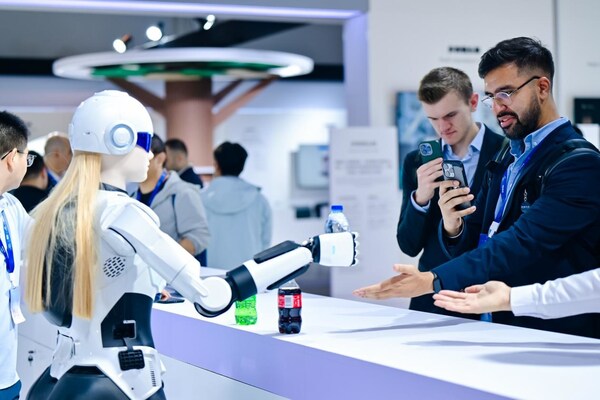 從講PPT到全流程接待，墨甲機(jī)器人在2025奇瑞全球創(chuàng)新大會完成