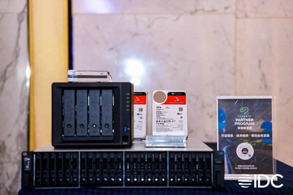 現(xiàn)場(chǎng)展示全閃存 FS6400 及 ActiveProtect 備份一體機(jī) DP340