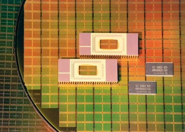 三星的64Mb SDR SDRAM被應(yīng)用于GeForce 256 GPU(1999年)