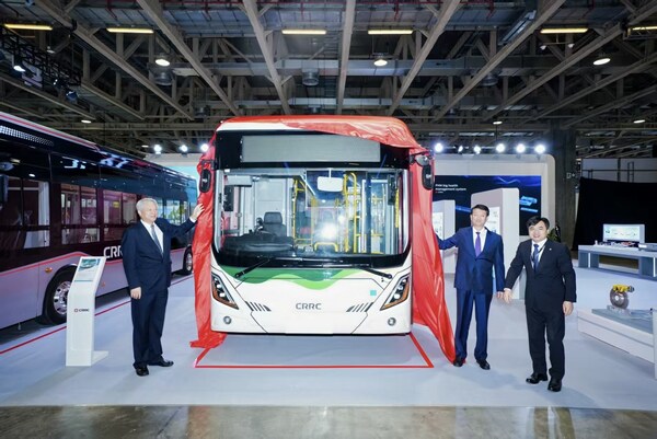 中車(chē)新款12米低地板電動(dòng)巴士現(xiàn)場(chǎng)揭幕 中車(chē)新款12米低地板電動(dòng)巴士現(xiàn)場(chǎng)揭幕