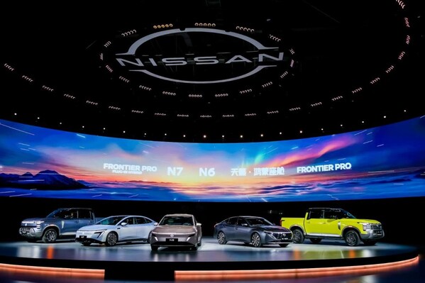 從左至右：鋒坦Frontier Pro PHEV、N7、N6、天籟&middot;鴻蒙座艙、鋒坦Frontier Pro