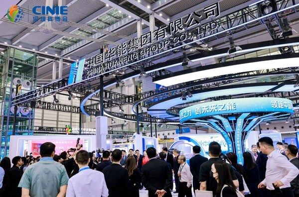 與會(huì)領(lǐng)導(dǎo)和嘉賓巡展4