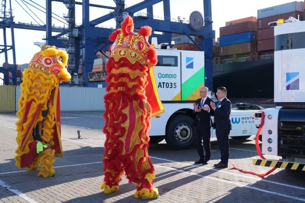 圖：無(wú)人駕駛卡車Q-Truck展示活動(dòng)暨第二批車輛交付儀式現(xiàn)場(chǎng)