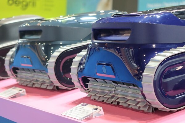 F1 與 ES 系列泳池機(jī)器人