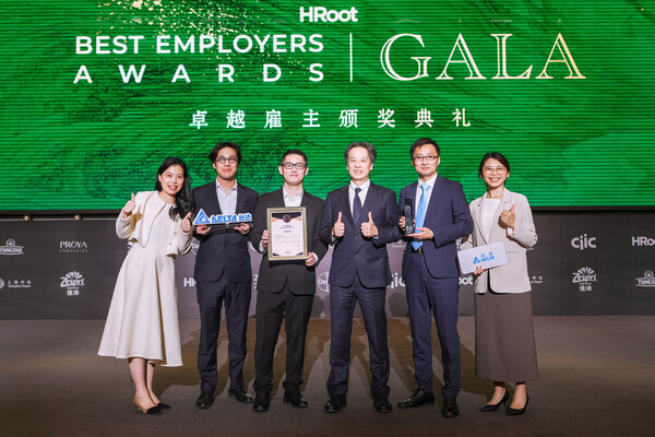 臺(tái)達(dá)人資團(tuán)隊(duì)共同合影，記錄榮耀與喜悅。