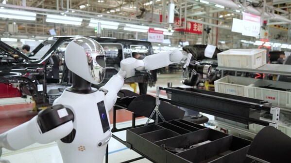 銀河通用機器人Galbot G1在生產(chǎn)線執(zhí)行物料分揀調試工作