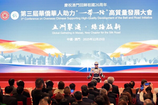 澳門(mén)回歸26周年！奇瑞墨甲機(jī)器人擔(dān)任全球盛會(huì)