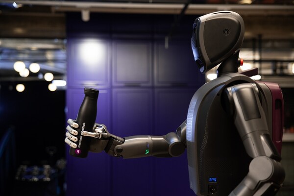 Mentee Robotics的使命是將機器人本體、感知系統與AI深度融合，打造具備類人靈巧操作能力與感知能力的人形機器人，并可通過自然的人機交互方式進行個性化定制，靈活適配不同環(huán)境與任務需求。