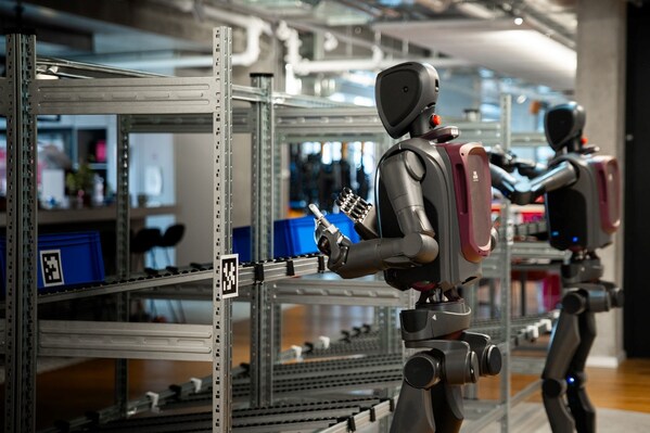 人形機器人在真實倉儲場景下的協同工作流程中，安全可靠地完成自主作業(yè)