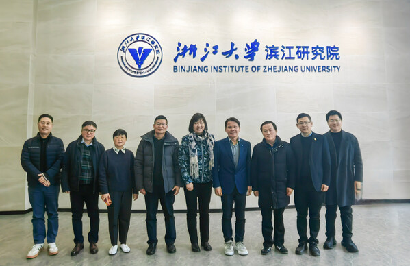 T&Uuml;V南德與浙江大學濱江研究院雙方領導合影