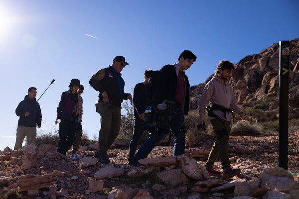 極殼科技 Hypershell 亮相 CES 2026：從技術(shù)概念走向科技普惠，定義消費(fèi)級(jí)外骨骼新標(biāo)桿