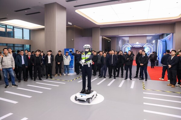 300+經(jīng)銷商現(xiàn)場簽約 奇瑞墨甲機器人加速2026合作新篇章