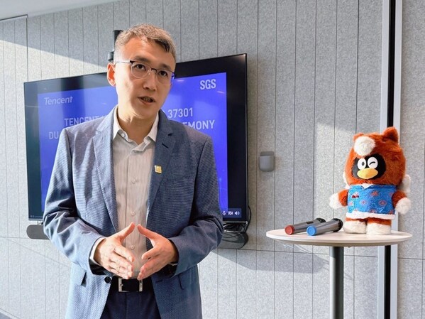 SGS亞太區(qū)首席運(yùn)營(yíng)官杜佳斌在騰訊合規(guī)及反賄賂管理體系雙認(rèn)證證書(shū)頒證儀式上發(fā)言